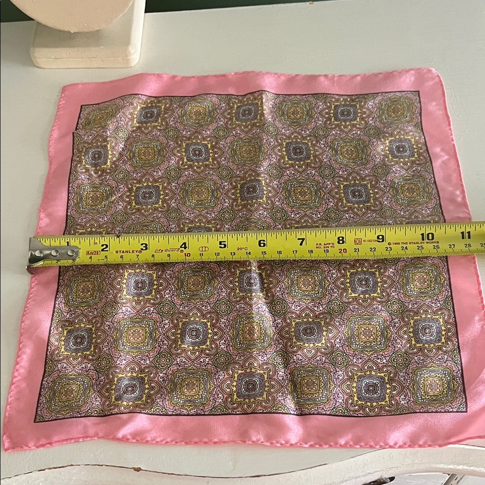 🤑3 for $12 🤑 Vintage Claire's Pink Trim Paisley Scarf - Picture 4 of 8